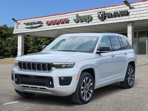 Used 2024 Jeep Grand Cherokee Overland AWD/4WD image 2