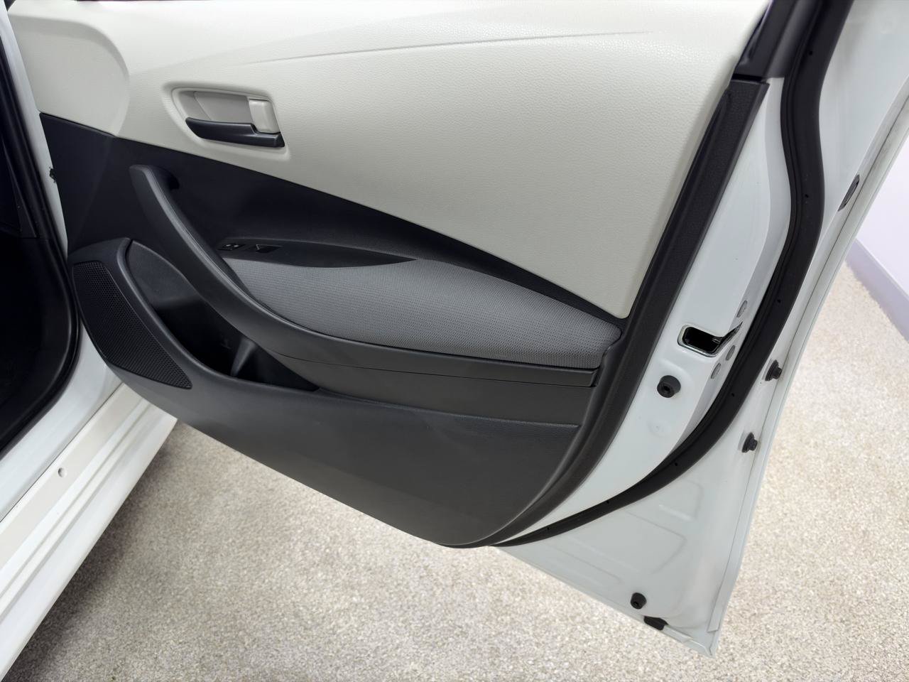 Used 2022 Toyota Corolla LE FWD image 13