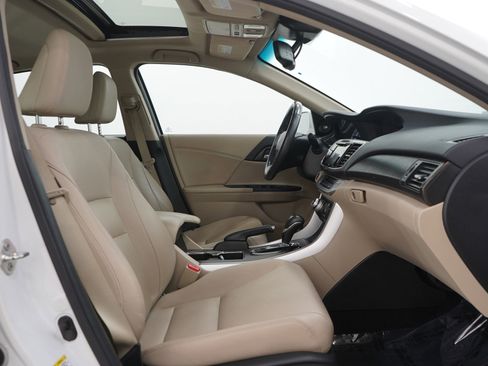 Used 2014 Honda Accord Touring image 10