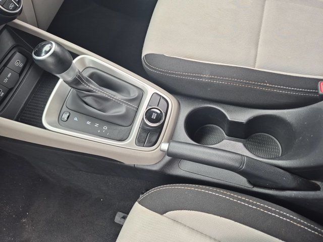 Used 2025 Hyundai Venue SEL FWD image 23