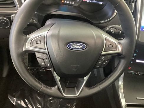 Used 2020 Ford Edge Titanium image 9