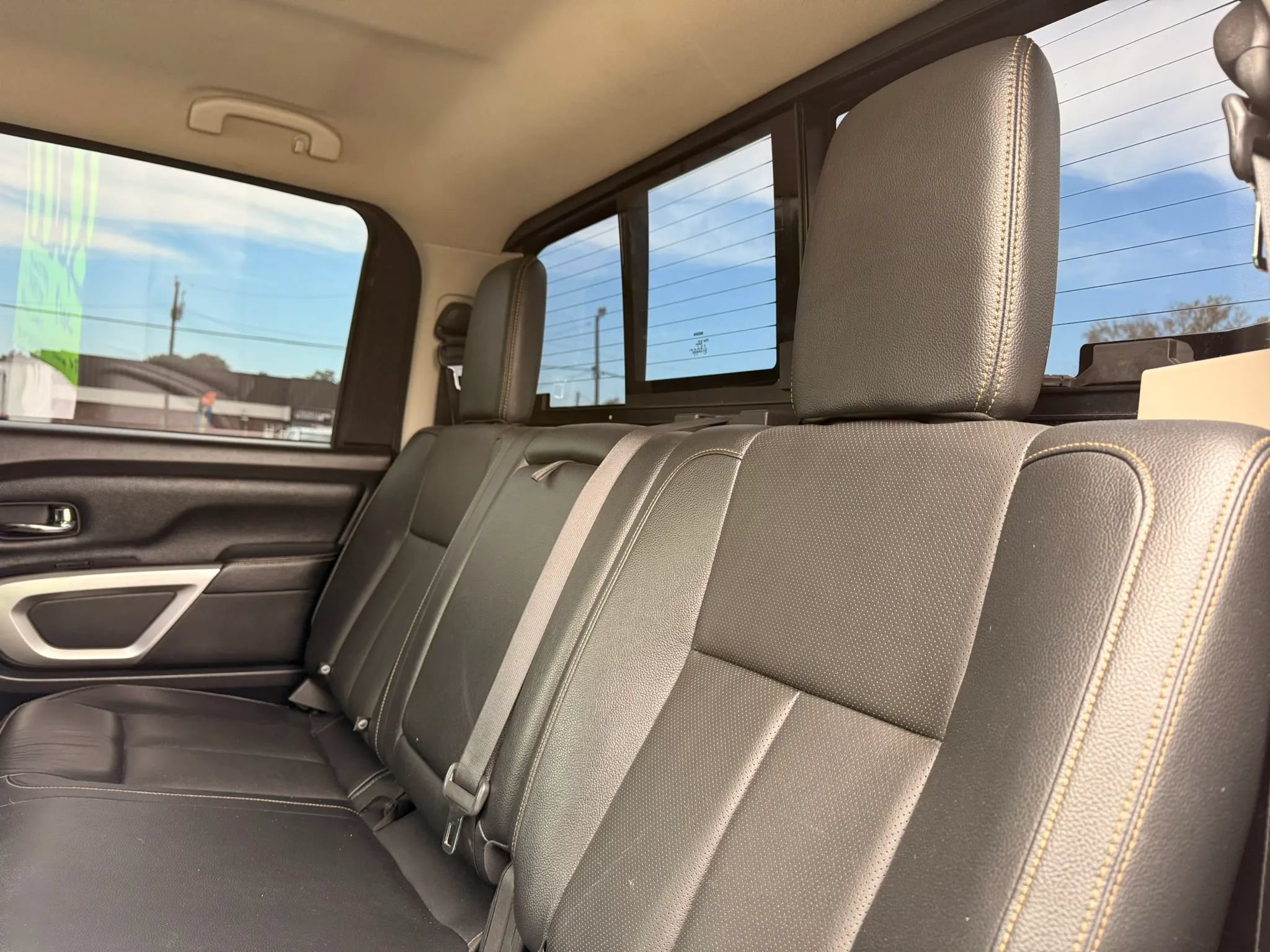 Used 2017 Nissan Titan SL w/ SL Towing Convenience Package RWD image 16