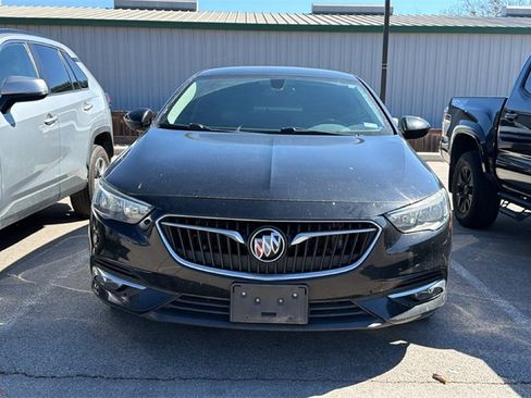 Used 2018 Buick Regal Essence image 2