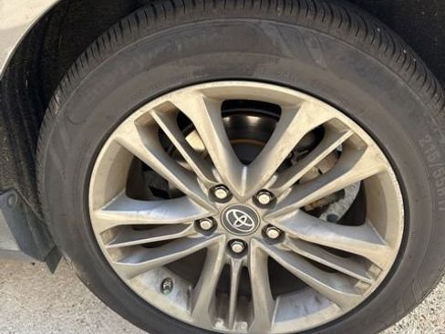 Used 2017 Toyota Camry SE image 14