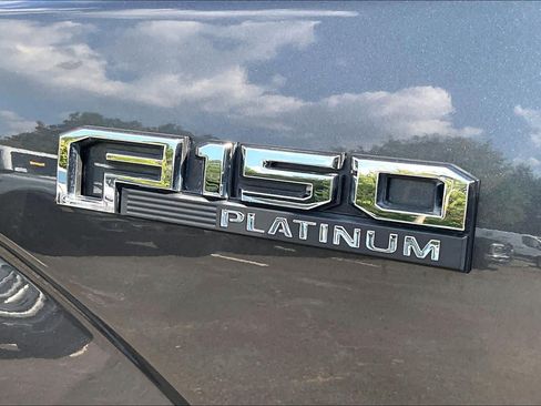 Used 2015 Ford F150 Platinum w/ Equipment Group 701A Luxury AWD/4WD image 9