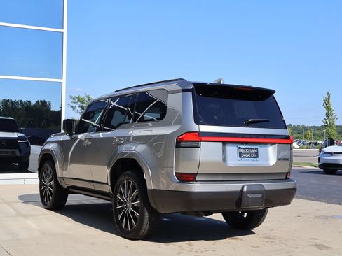 Used 2026 Lexus GX 550 w/ Accessory Package (2T) AWD/4WD image 5