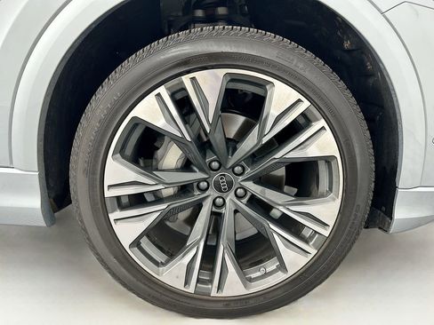 Used 2025 Audi Q8 Premium Plus w/ Premium Plus Package image 31