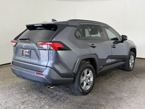 Used 2022 Toyota RAV4 XLE AWD/4WD image 9