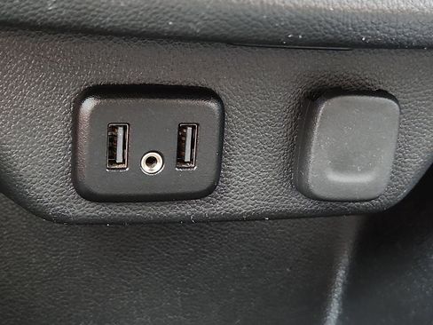 Used 2020 Chevrolet Traverse LS image 15