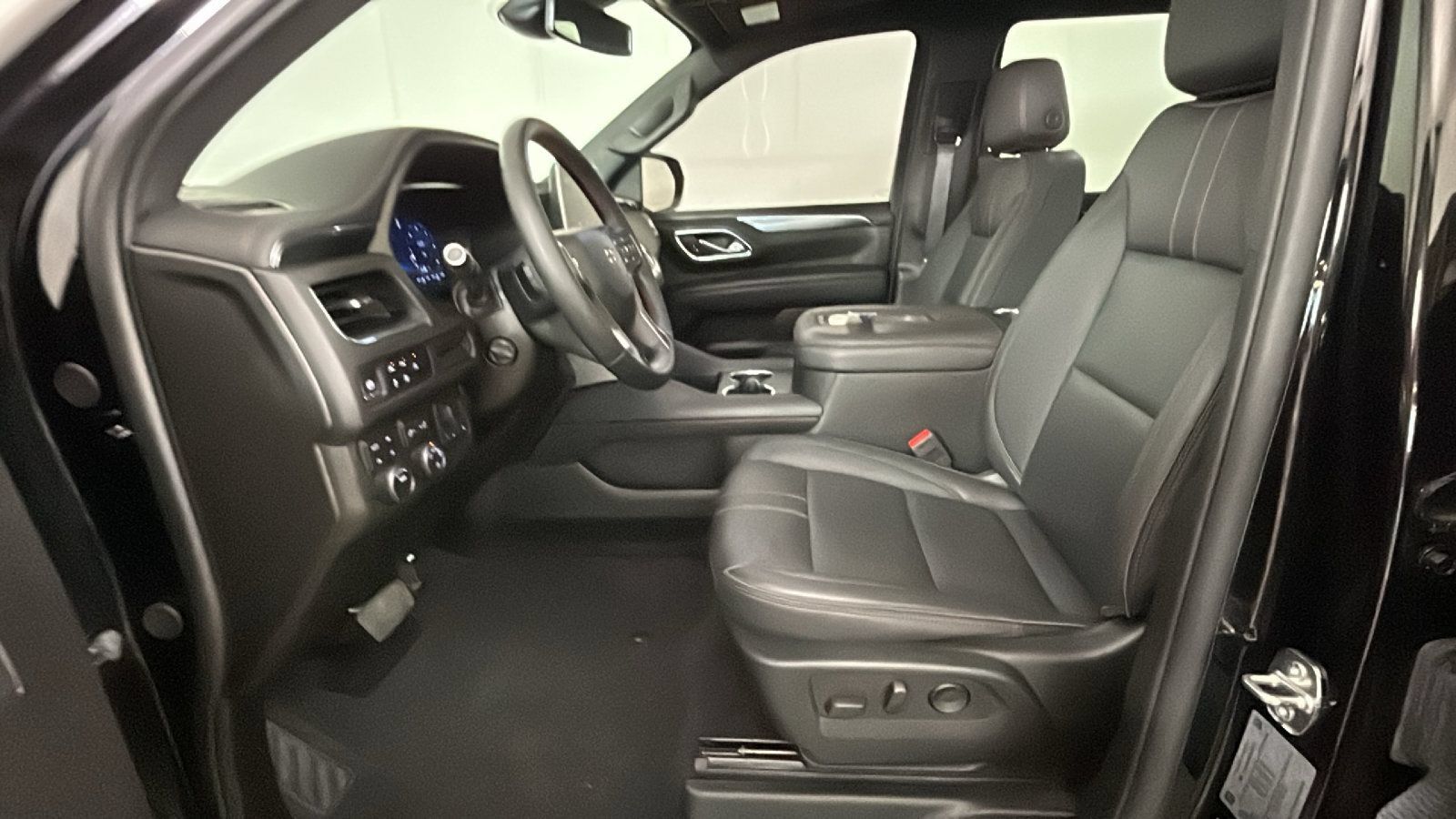 Used 2024 Chevrolet Tahoe RST w/ Luxury Package AWD/4WD image 14