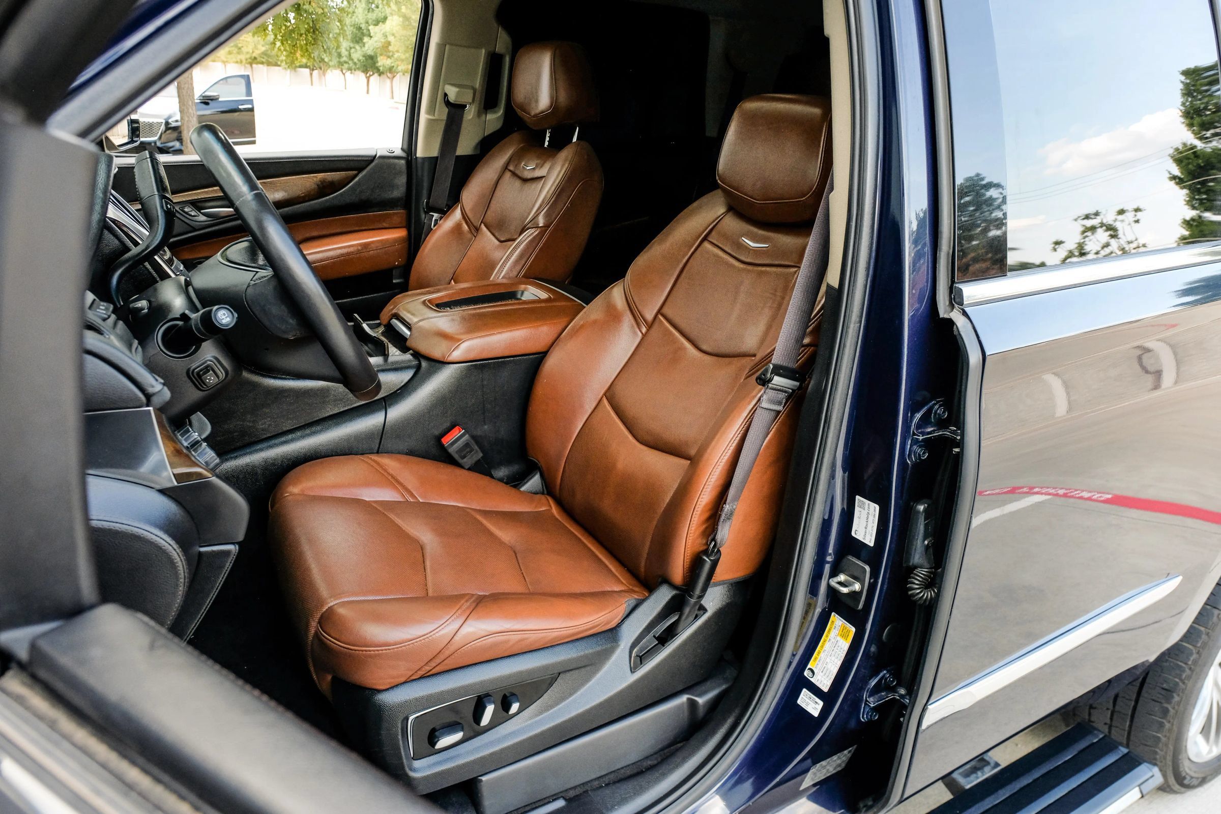 Used 2017 Cadillac Escalade Premium Luxury AWD/4WD image 39