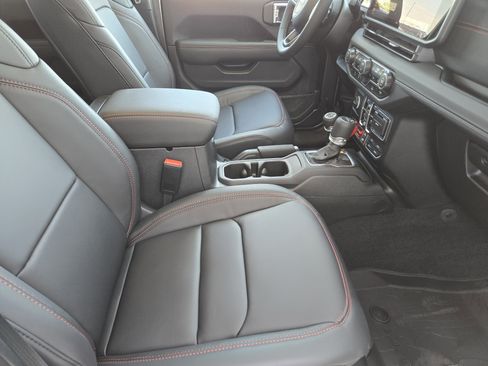 New 2025 Jeep Gladiator Rubicon w/ Convenience Group image 13