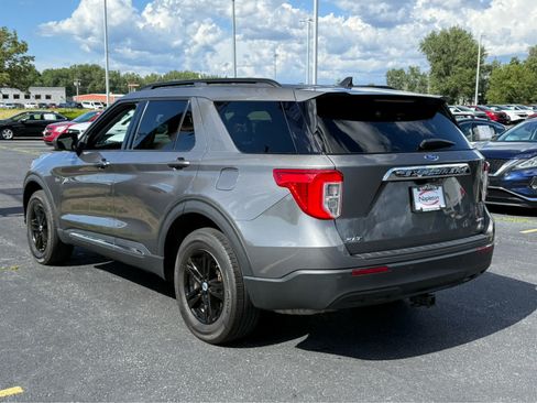 Used 2023 Ford Explorer XLT AWD/4WD image 5