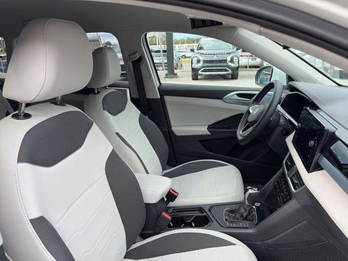 New 2026 Volkswagen Taos SE image 9