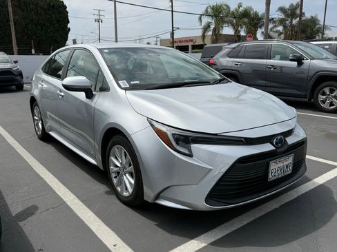Used 2024 Toyota Corolla LE w/ LE Convenience Package FWD image 1