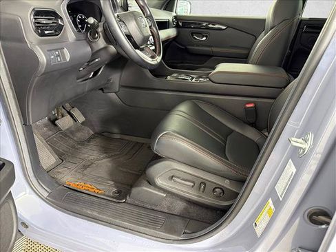 Used 2025 Honda Pilot TrailSport image 10