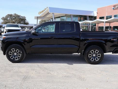 Used 2025 Chevrolet Colorado Z71 image 2