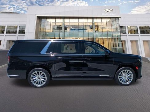 Certified 2023 Cadillac Escalade ESV Premium Luxury w/ Performance Package AWD/4WD image 4