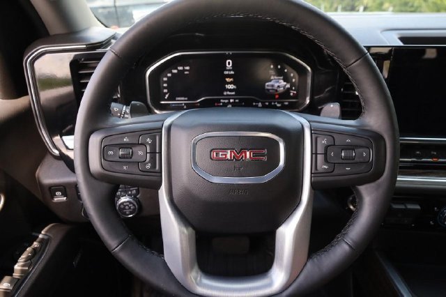 Used 2025 GMC Sierra 1500 Elevation w/ Elevation Premium Package AWD/4WD image 10