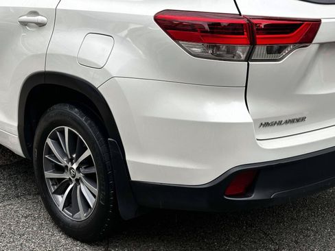 Used 2018 Toyota Highlander XLE AWD/4WD image 10