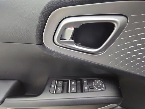 Used 2020 Kia Soul LX FWD image 14