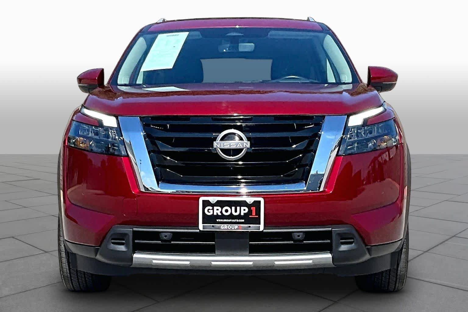 Certified 2025 Nissan Pathfinder Platinum FWD image 4
