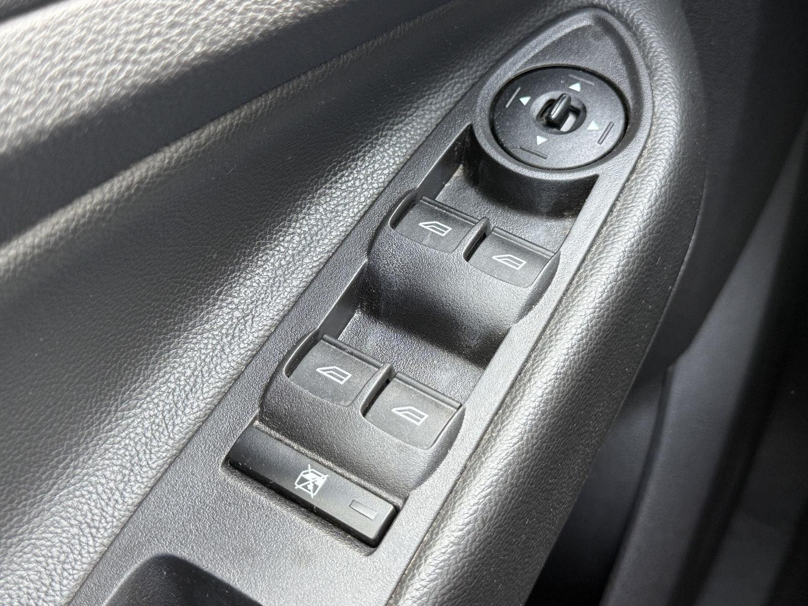 Used 2015 Ford Escape SE w/ Equipment Group 201A FWD image 20