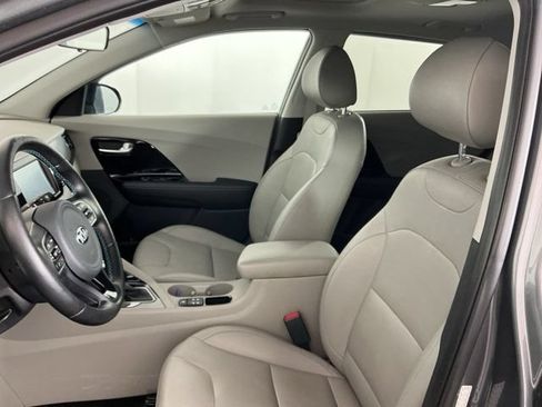 Used 2017 Kia Niro Touring w/ Advanced Technology Package FWD image 14