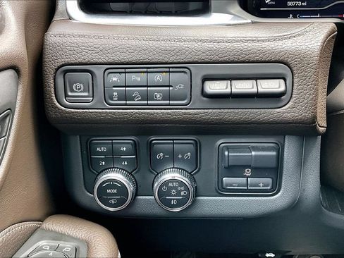 Used 2022 GMC Yukon Denali w/ Denali Premium Package AWD/4WD image 15