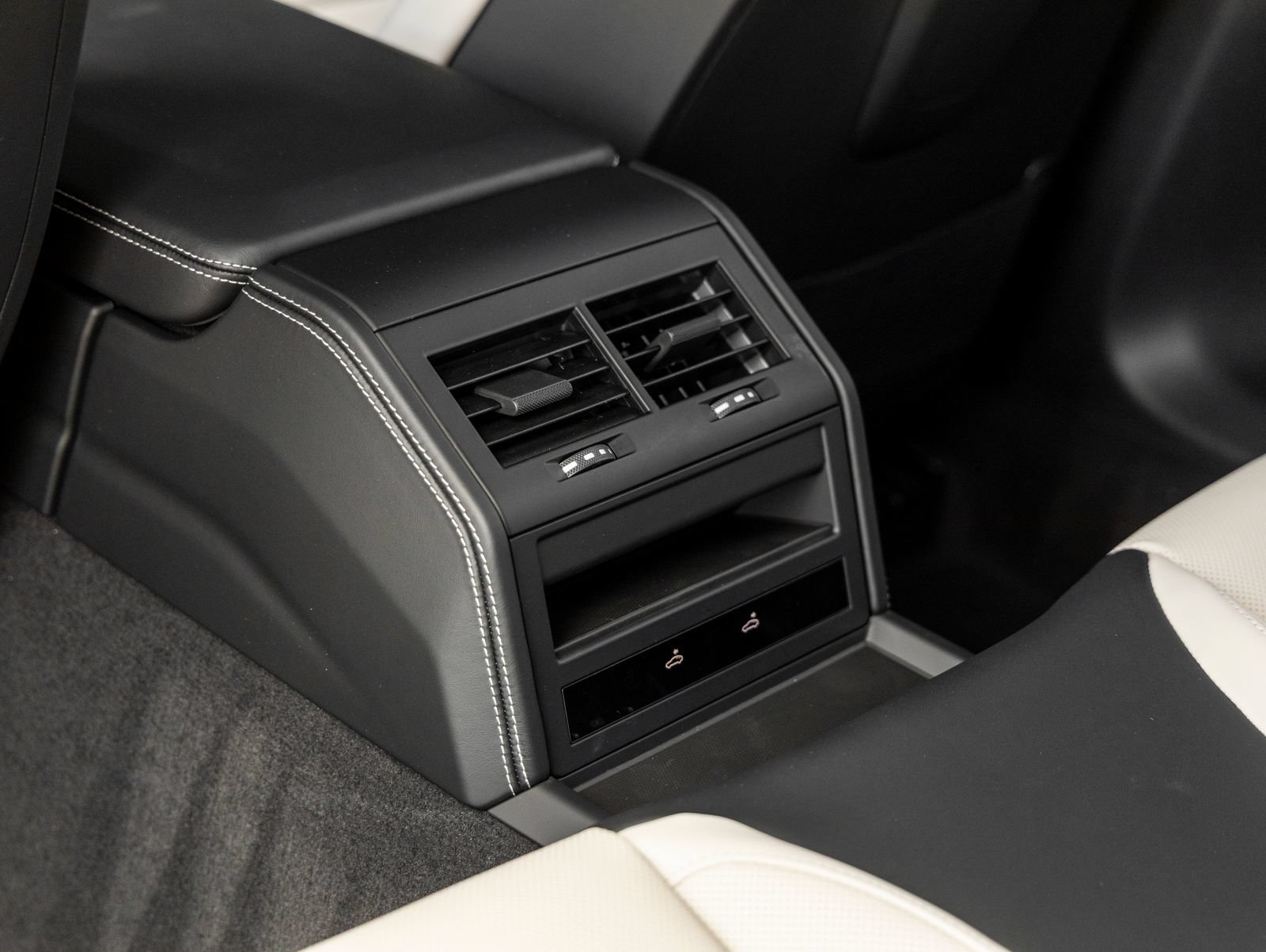 New 2026 Porsche Panamera 4 AWD/4WD image 36