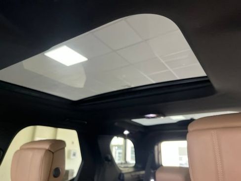 Certified 2025 Land Rover Discovery Dynamic SE AWD/4WD image 17