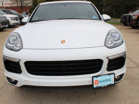 Used 2016 Porsche Cayenne AWD/4WD image 2