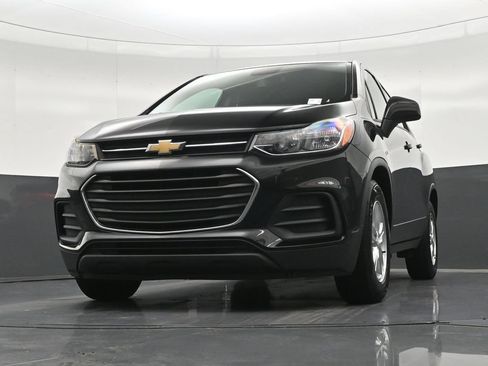 Used 2021 Chevrolet Trax LS FWD image 35
