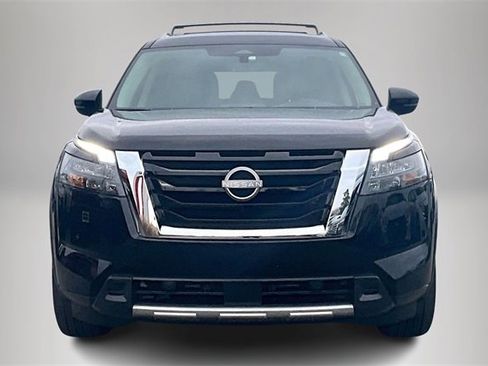 Certified 2025 Nissan Pathfinder SL image 3
