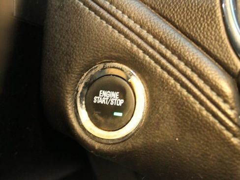 Used 2018 Chevrolet Cruze Premier FWD image 23
