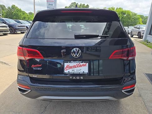 Used 2024 Volkswagen Taos SE FWD image 10