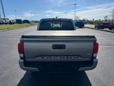 Used 2016 Toyota Tacoma TRD Off-Road w/ Premium & Technology Package image 4