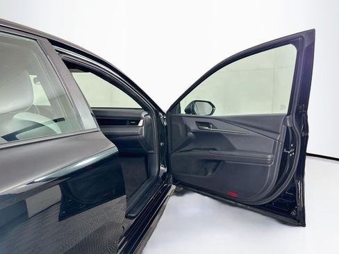 Used 2025 Toyota Camry SE FWD image 30