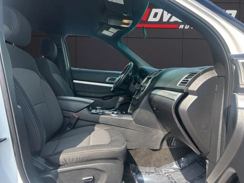 Used 2017 Ford Explorer XLT AWD/4WD image 14