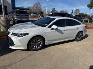 Used 2020 Toyota Avalon XLE video 2