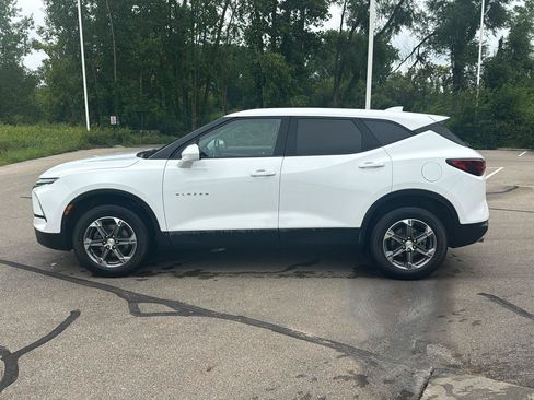 Used 2023 Chevrolet Blazer LT FWD image 2
