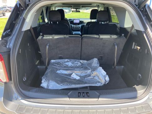 Used 2023 Ford Explorer XLT w/ Equipment Group 202A AWD/4WD image 33
