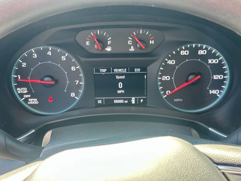 Used 2023 Chevrolet Equinox LS image 9