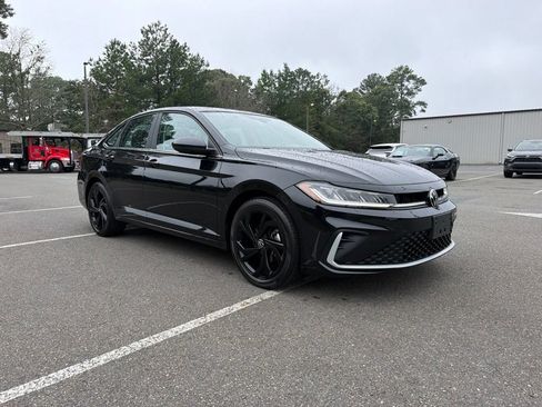 Used 2026 Volkswagen Jetta SE w/ Black Wheel Package FWD image 4