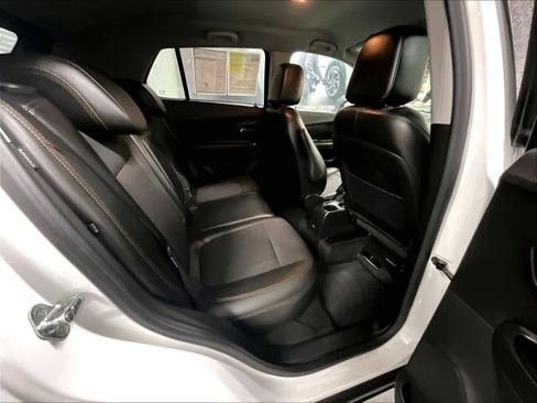 Used 2018 Chevrolet Trax LT w/ LT Convenience Package image 16