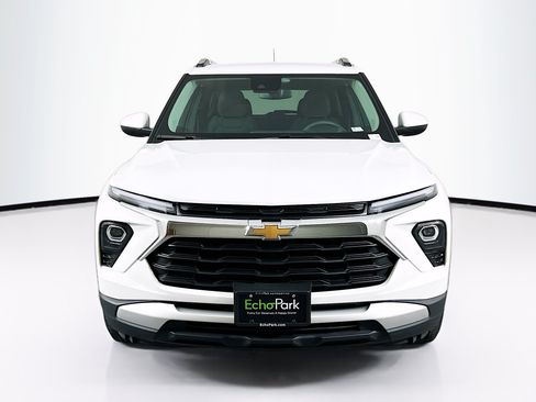 Used 2025 Chevrolet TrailBlazer LT AWD/4WD image 2