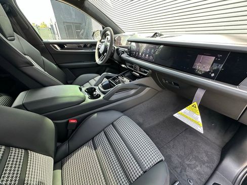 Used 2026 Porsche Cayenne Turbo image 39