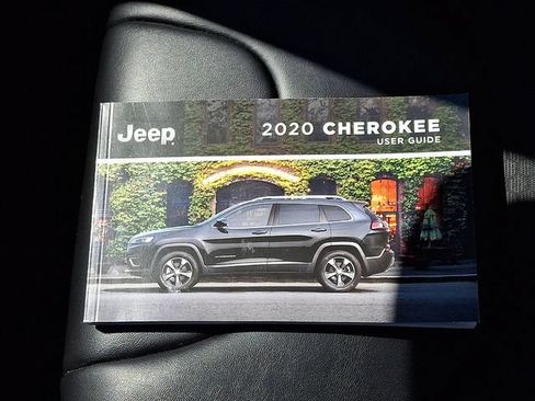 Used 2020 Jeep Cherokee Latitude Plus w/ Cold Weather Group AWD/4WD image 25
