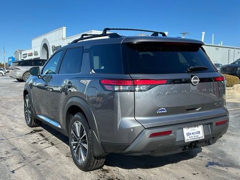 New 2026 Nissan Pathfinder Platinum image 3