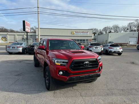 Used 2022 Toyota Tacoma SR AWD/4WD image 5
